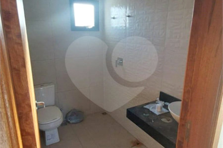 Casa à venda com 3 quartos, sendo 2 suítes, no condomínio Reserva dos Jatobás, Louveira - SP
