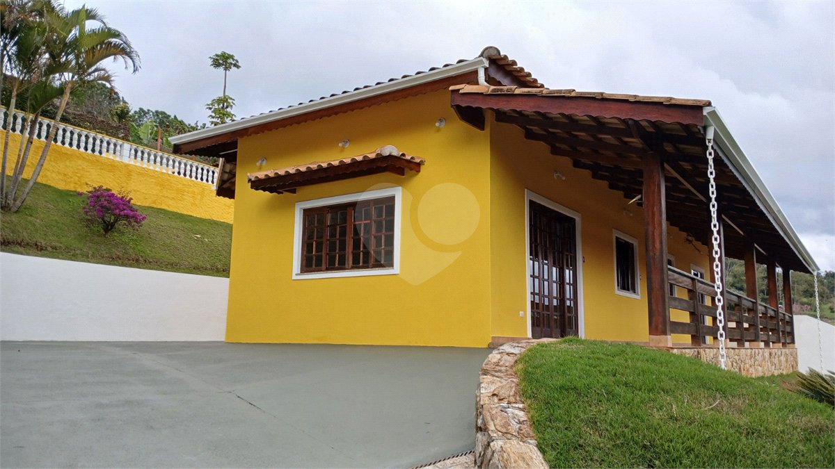 Casa em condomínio para alugar com 3 quartos, sendo 1 suíte, em Vila Petrópolis, Atibaia, SP