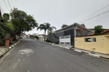 Casa à venda com 4 quartos, sendo 1 suíte, em City Bussocaba, Osasco, SP