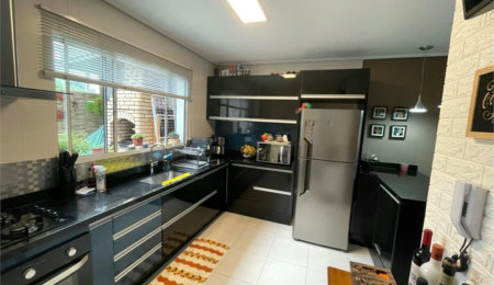Casa à venda com 2 suítes no condomínio Cotia, Cotia - SP
