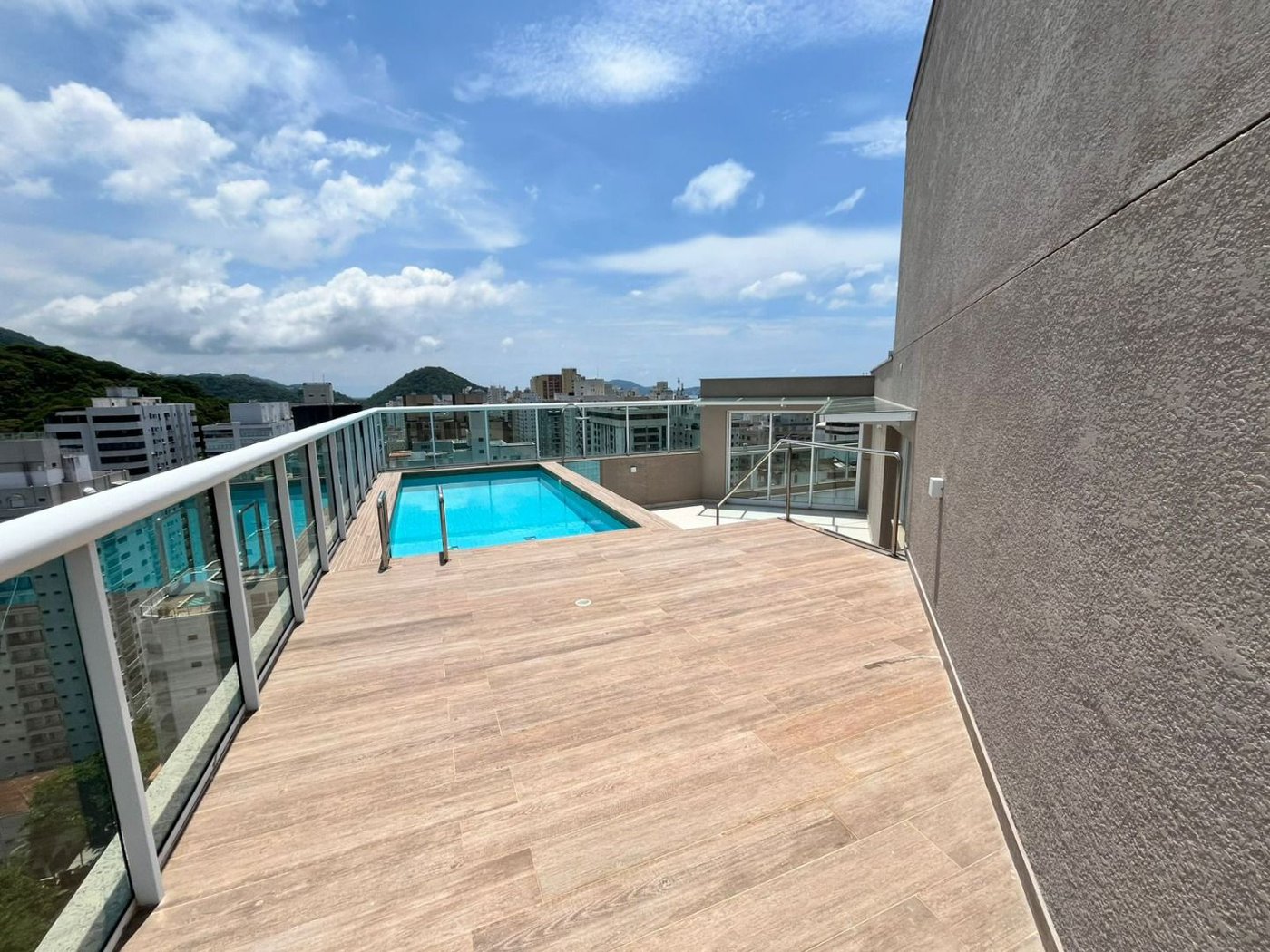 Cobertura com 3 dormitórios à venda, 270 m² por R$ 2.890.000,00 - Barra Funda - Guarujá/SP