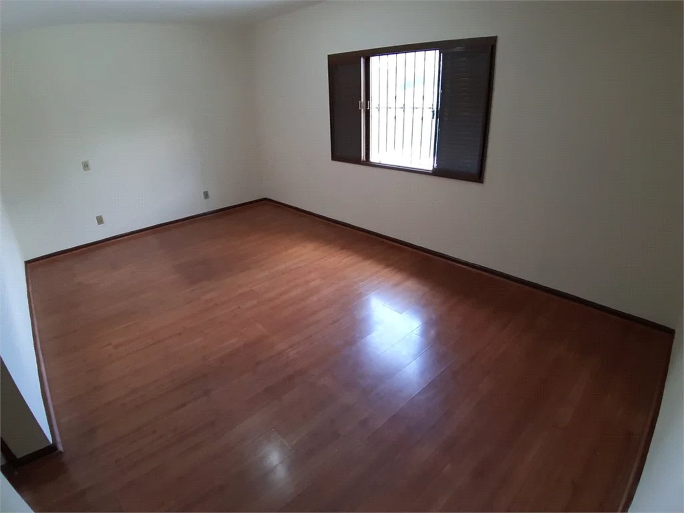 Casa à venda com 3 quartos, sendo 1 suíte,  em Vila Gomes, São Paulo, SP