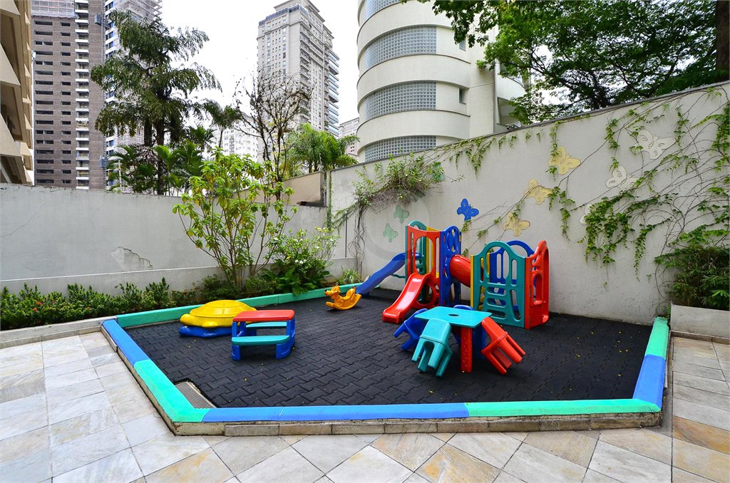 Apartamento à venda com 3 quartos, sendo 1 suíte,  em Itaim Bibi, São Paulo, SP