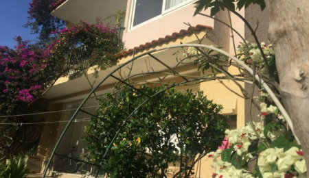 Casa à venda com 5 quartos, sendo 4 suítes, no condomínio Jardim Vitória Régia, São Paulo - SP