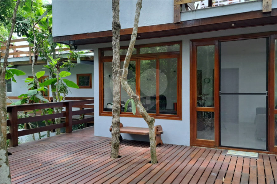 Casa à venda com 6 quartos, sendo 4 suítes, no condomínio Alpes da Cantareira, Mairiporã - SP