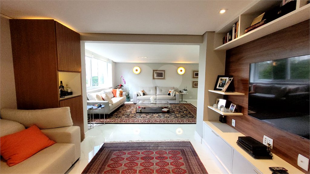 Apartamento à venda com 3 quartos, sendo 1 suíte, em Alto da Boa Vista, São Paulo, SP