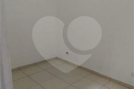 Sobrado à venda com 3 quartos, sendo 1 suíte,  em Jardim Regis, São Paulo, SP