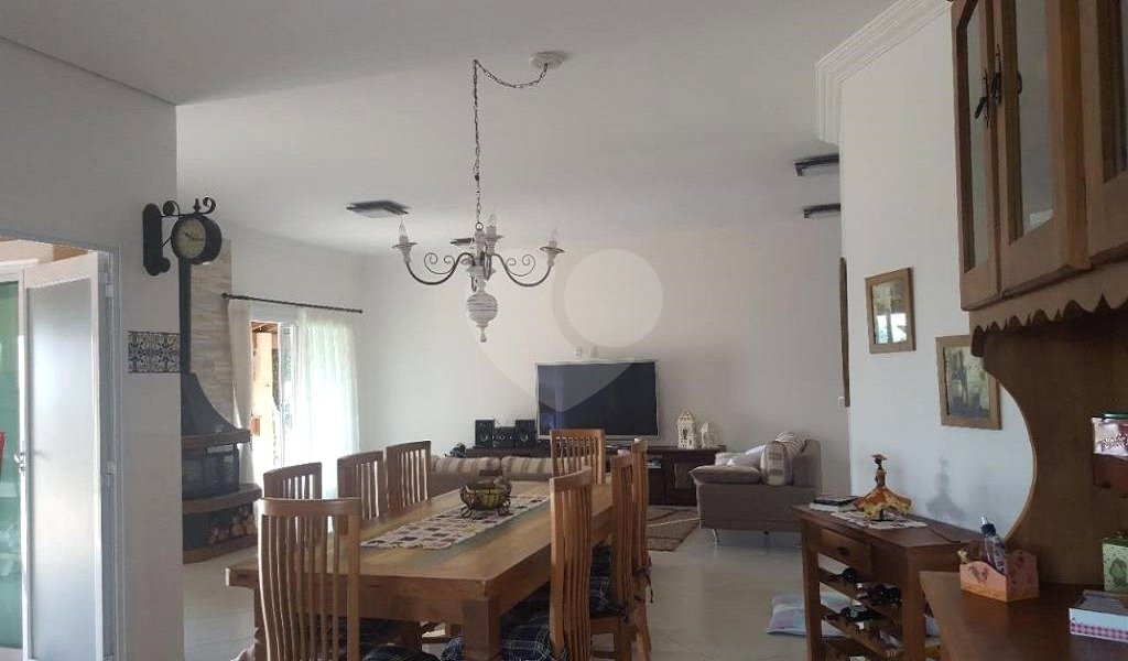 Casa à venda com 3 quartos, sendo 1 suíte, no condomínio Village Ipanema 1, Araçoiaba da Serra - SP