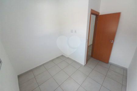 Apartamento no Condomínio Mirante Araucária.
