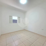 Casa à venda com 3 quartos, sendo 1 suíte, no condomínio Residencial Jardim das Palmeiras, Vinhedo - SP