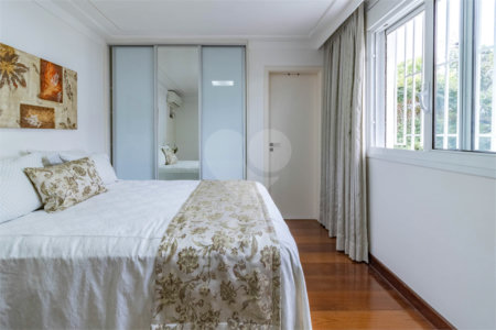 Casa à venda com 5 quartos, sendo 4 suítes, em Alto da Lapa, São Paulo, SP
