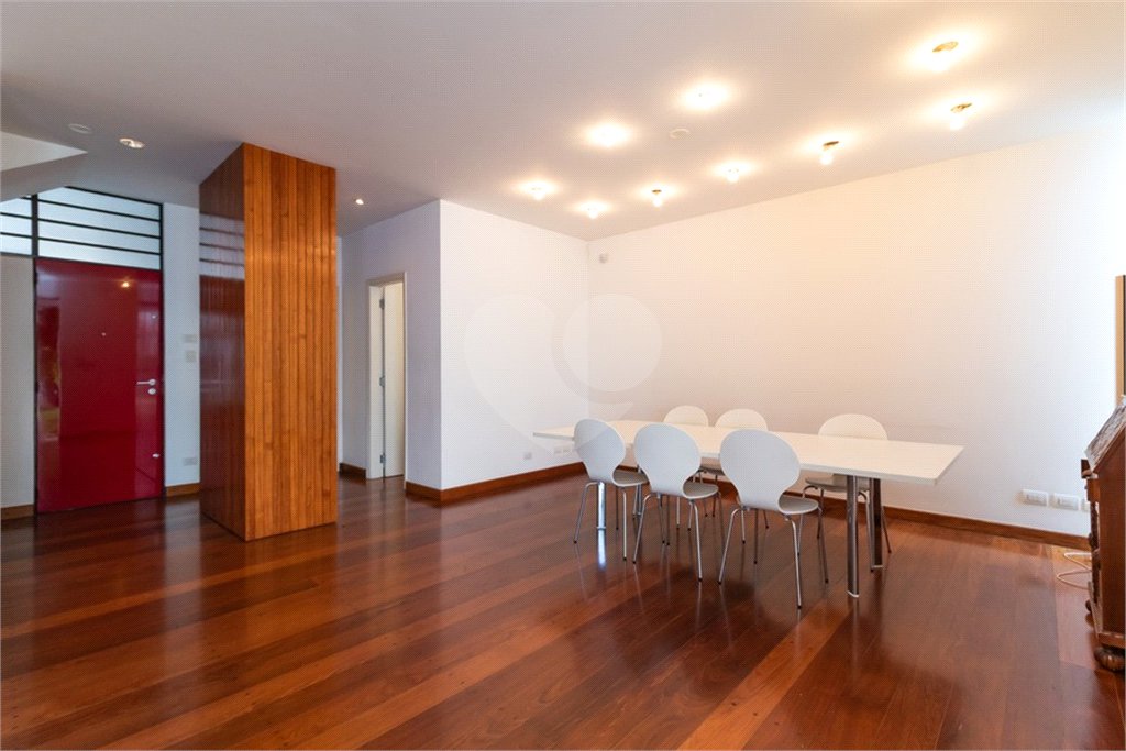 Casa à venda com 4 quartos, sendo 1 suíte, em Jardim Novo Mundo, São Paulo, SP
