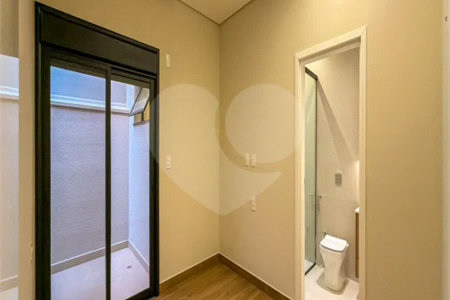 Indaiatuba - Condominio Sapezal - R$ 2.400.000,00 - Área Total 360,00 m² - Área Construída 213,32 m² - TÉRREA - 03 suítes sendo a master com closet; - Escritório; Lavabo; Cozinha com cooktop e planejados; Gourmet com churrasqueira; Ambientes preparados para ar condicionado; Piscina com cascata,