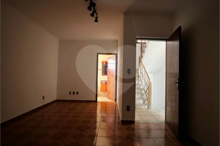 Sobrado à venda com 6 quartos, sendo 4 suítes,  em Vila Oliveira, Mogi das Cruzes, SP