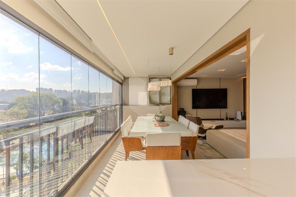 Apartamento à venda com 2 suítes em Santo Amaro, São Paulo, SP