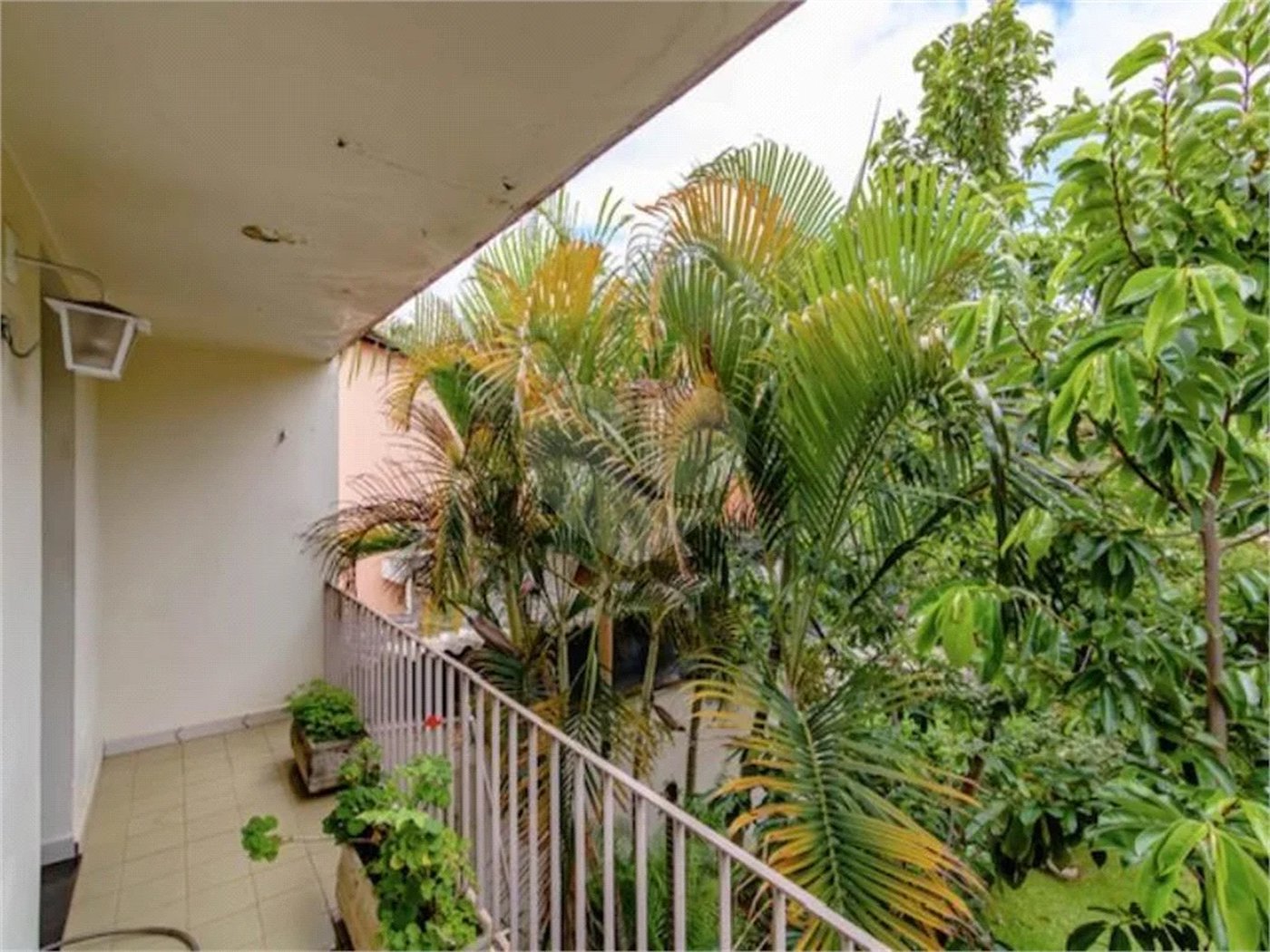 Casa para locação no Jardim da Saúde – São Paulo Imóvel amplo e elegante, com 360 m² de área construída em terreno de 400 m²