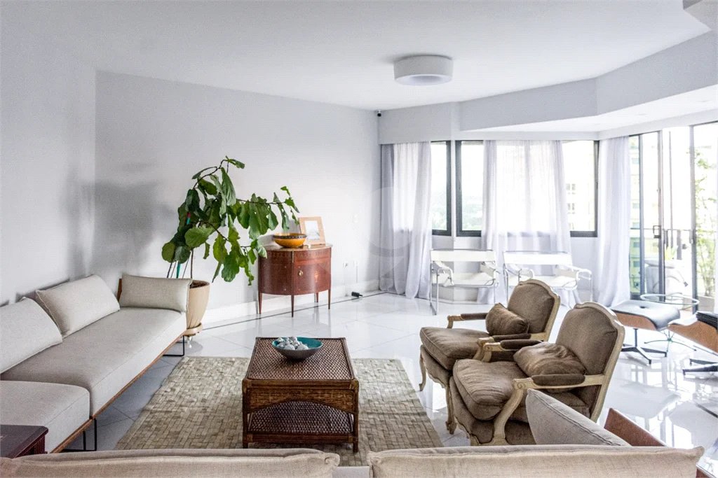 VILA NOVA CONCEIÇÃO - 216 M² - 4 VAGAS