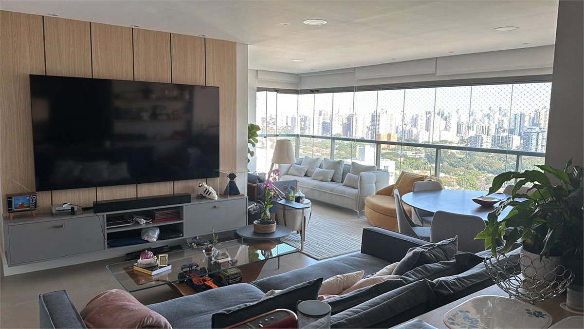 Apartamento à venda ou para alugar com 2 suítes em Vila Olímpia, São Paulo, SP