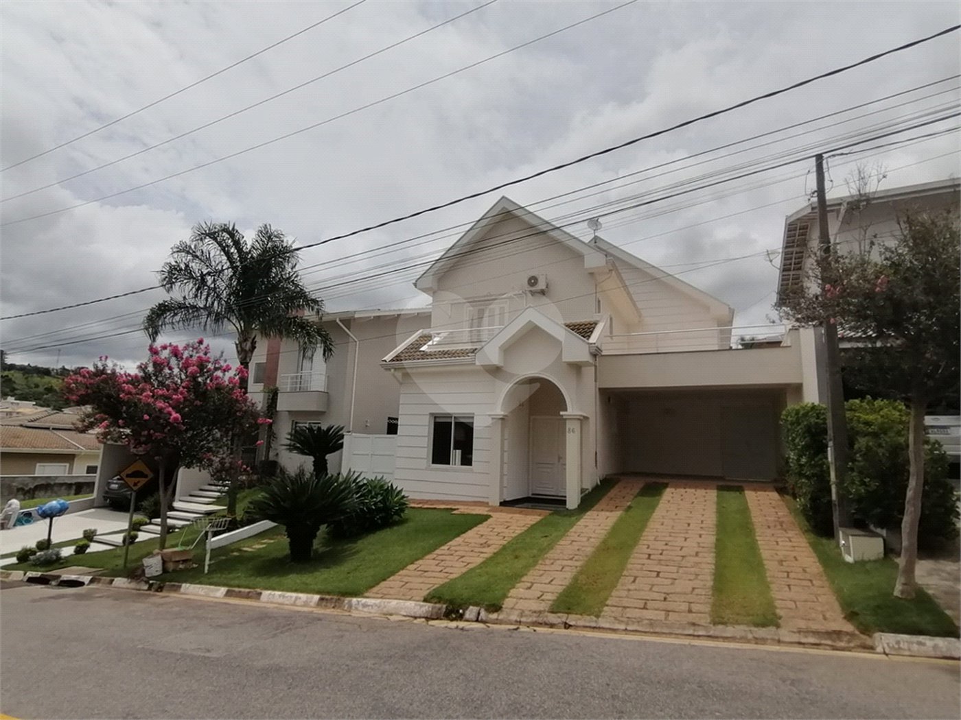 Casa para alugar com 3 quartos, sendo 1 suíte, no condomínio Recanto dos Paturis, Vinhedo - SP
