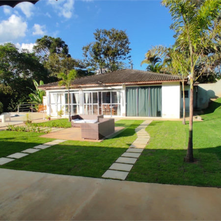 Casa à venda com 3 quartos, sendo 1 suíte, no condomínio Alpes Douro, Bom Jesus dos Perdões - SP