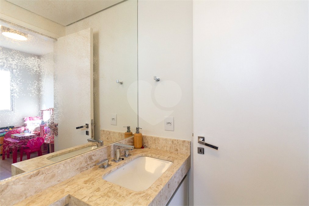 Apartamento à venda com 3 suítes em Vila Ipojuca, São Paulo, SP