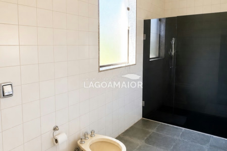 Casa à venda com 6 quartos, sendo 3 suítes,  em Santos Dumont, Três Lagoas, MS