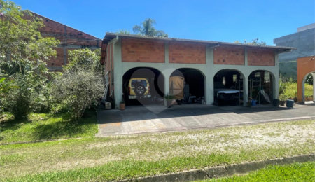 Chácara à venda com 5 quartos, sendo 2 suítes,  em Vila São Paulo, Mogi das Cruzes, SP