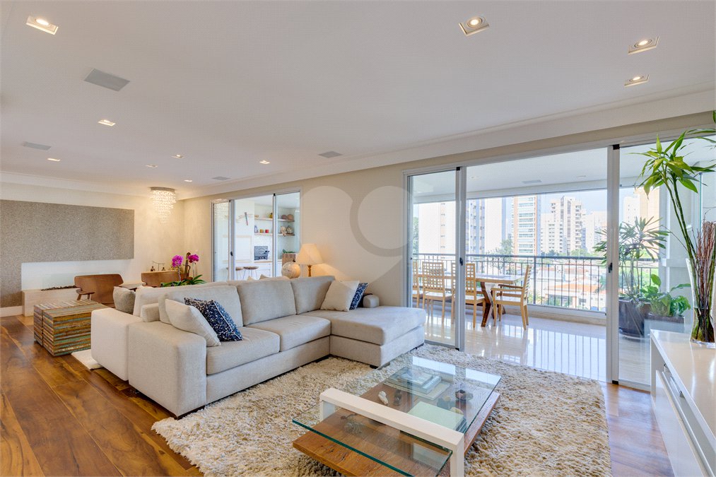 Apartamento à venda com 4 quartos, sendo 2 suítes, em Campo Belo, São Paulo, SP