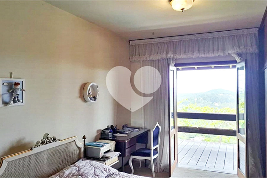 Casa à venda com 6 quartos, sendo 3 suítes, em Serra da Cantareira, Mairiporã, SP