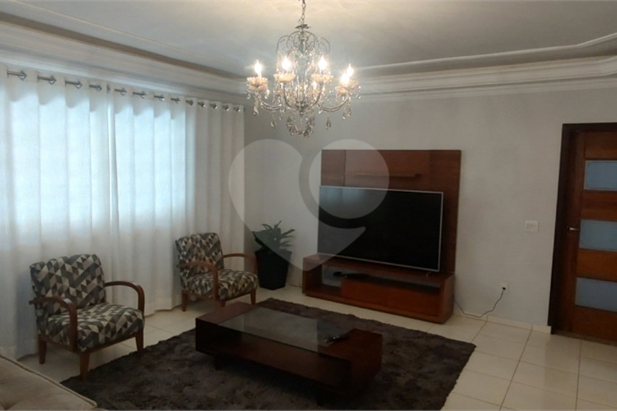 Casa à venda com 4 suítes no Centro, Extrema, MG