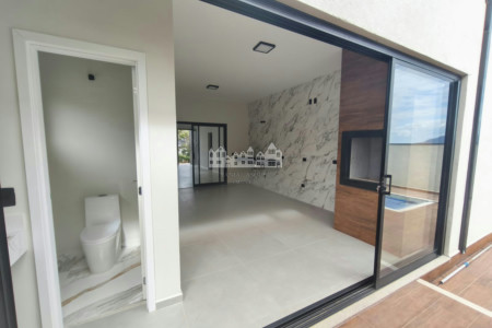 Casa térrea à venda com 4 quartos, sendo 2 suítes, no condomínio Alto da Floresta, Bom Jesus dos Perdões - SP