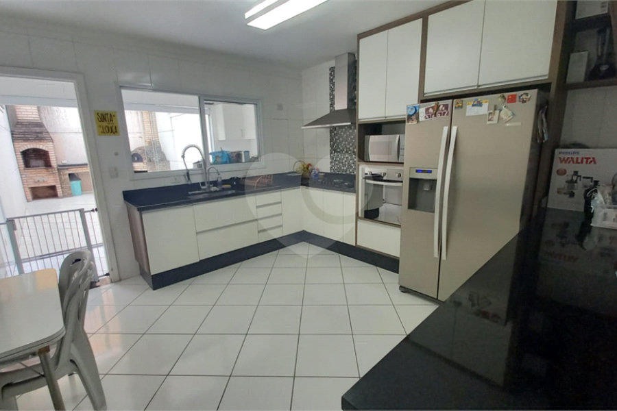 Sobrado à venda com 3 suítes em Vila Nivi, São Paulo, SP