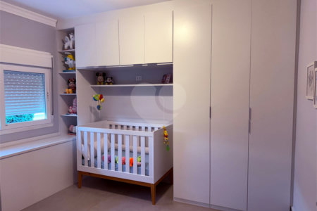Sobrado à venda com 4 quartos, sendo 2 suítes, em Vila Santo Antônio, Cotia, SP