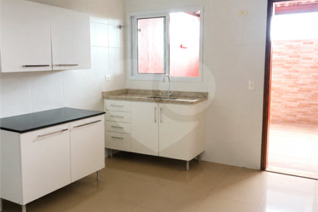 Sobrado à venda com 3 quartos, sendo 1 suíte,  em Vila Linda, Santo André, SP