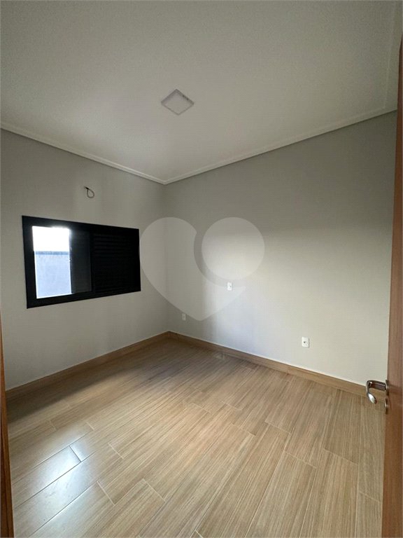 Casa à venda com 3 quartos, sendo 1 suíte, no condomínio Lagos D´icaraí, Salto - SP