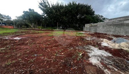 Terreno à venda com 3 quartos, sendo 1 suíte, em Vila Carolina, Itapetininga, SP