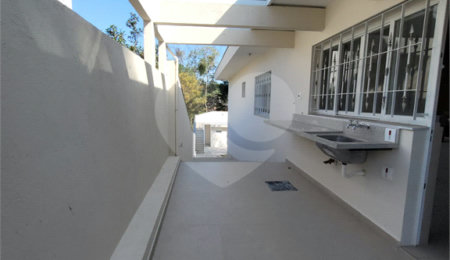 Casa Térrea à venda ou para alugar com 4 quartos, sendo 3 suítes,  em Horto Florestal, São Paulo, SP