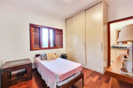 Casa à venda com 4 quartos, sendo 3 suítes, no condomínio Morada da Serra, São José dos Campos - SP