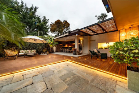 Sobrado à venda ou para alugar com 3 suítes em Jardim Everest, São Paulo, SP