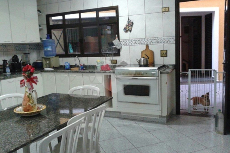 Sobrado à venda com 3 quartos, sendo 1 suíte, em Tremembé, São Paulo, SP