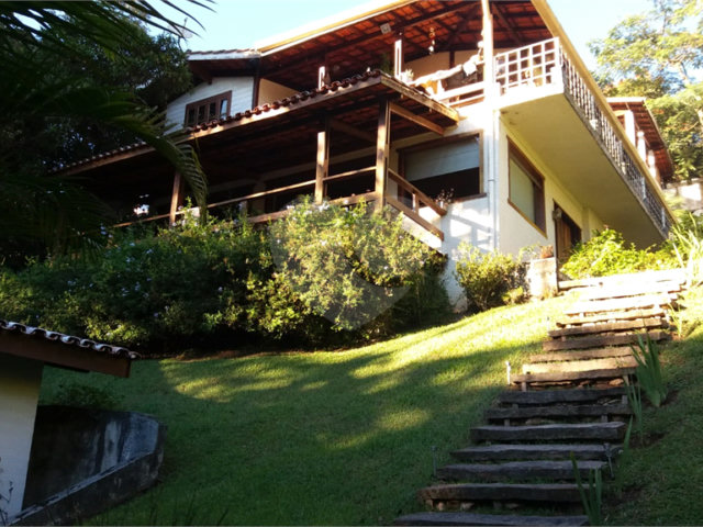 Casa à venda ou para alugar com 4 quartos, sendo 2 suítes,  em Serra da Cantareira, Mairiporã, SP