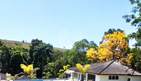 Casa à venda com 3 quartos, sendo 1 suíte,  no condomínio Alpes Douro, Bom Jesus dos Perdões - SP