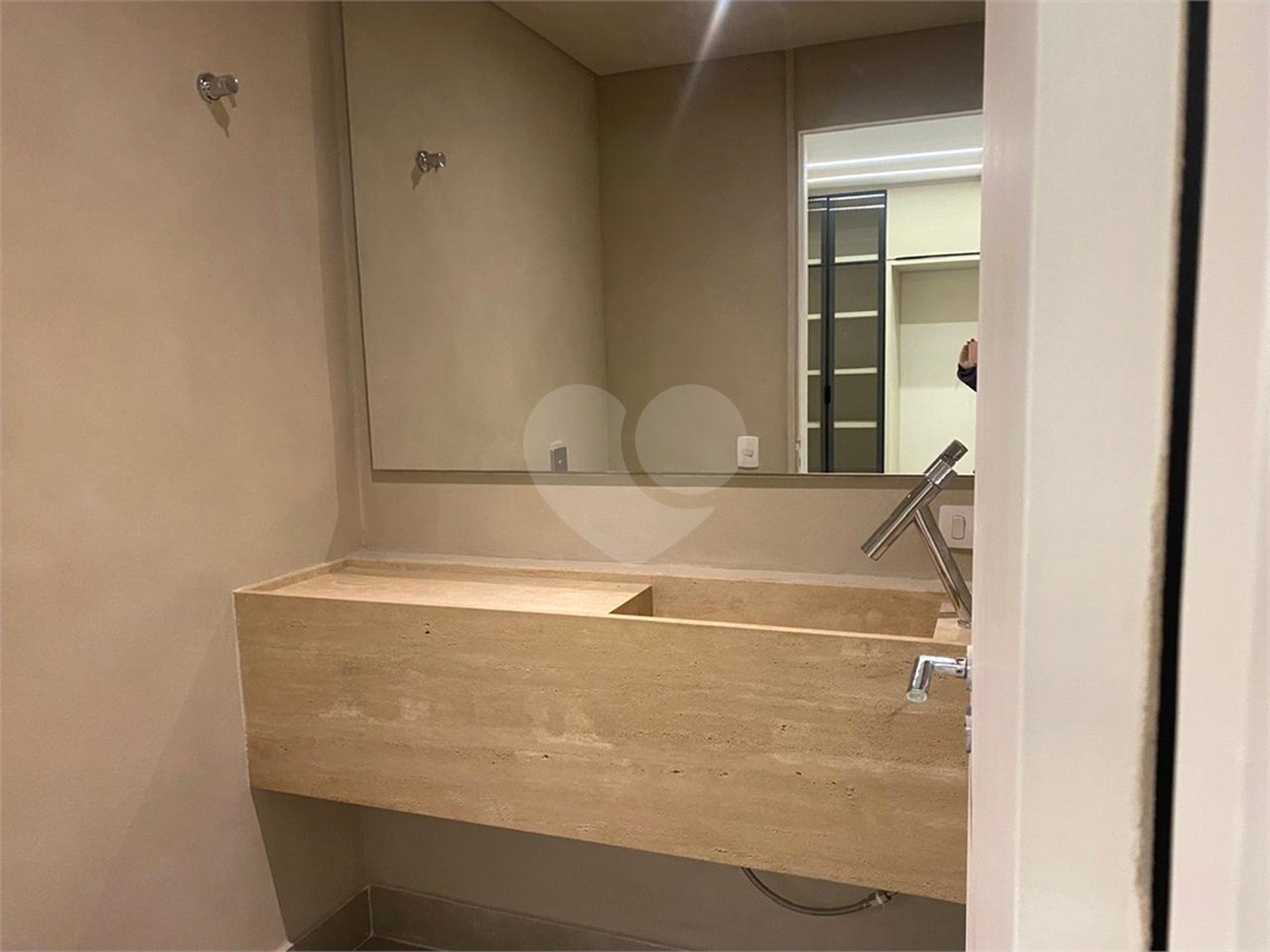 Apartamento à venda com 3 quartos, sendo 1 suíte,  em Itaim Bibi, São Paulo, SP