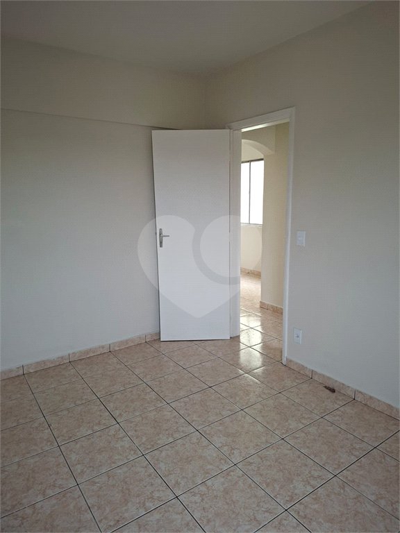Apartamento à venda com 2 quartos em Parque Maria Domitila, São Paulo, SP