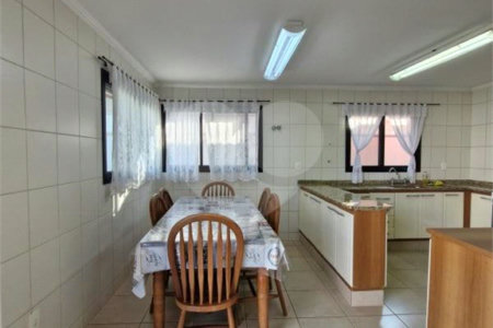 Casa à venda ou para alugar com 3 quartos, sendo 1 suíte, no condomínio Recanto dos Paturis, Vinhedo - SP