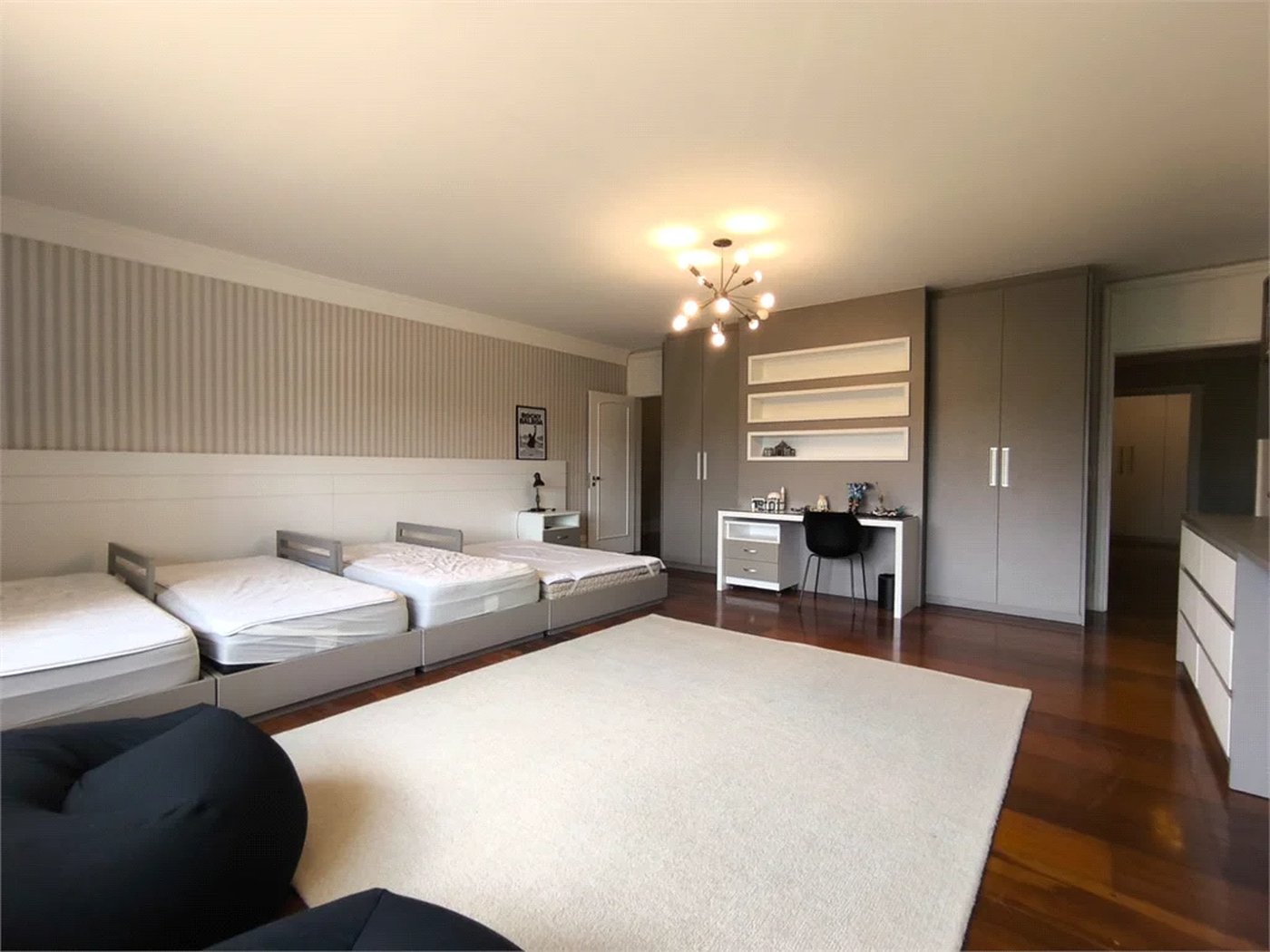 Casa à venda com 5 quartos, sendo 4 suítes, em Cidade Jardim, São Paulo, SP