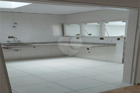 Sobrado à venda com 3 quartos, sendo 2 suítes, em Vila Paulicéia, São Paulo, SP