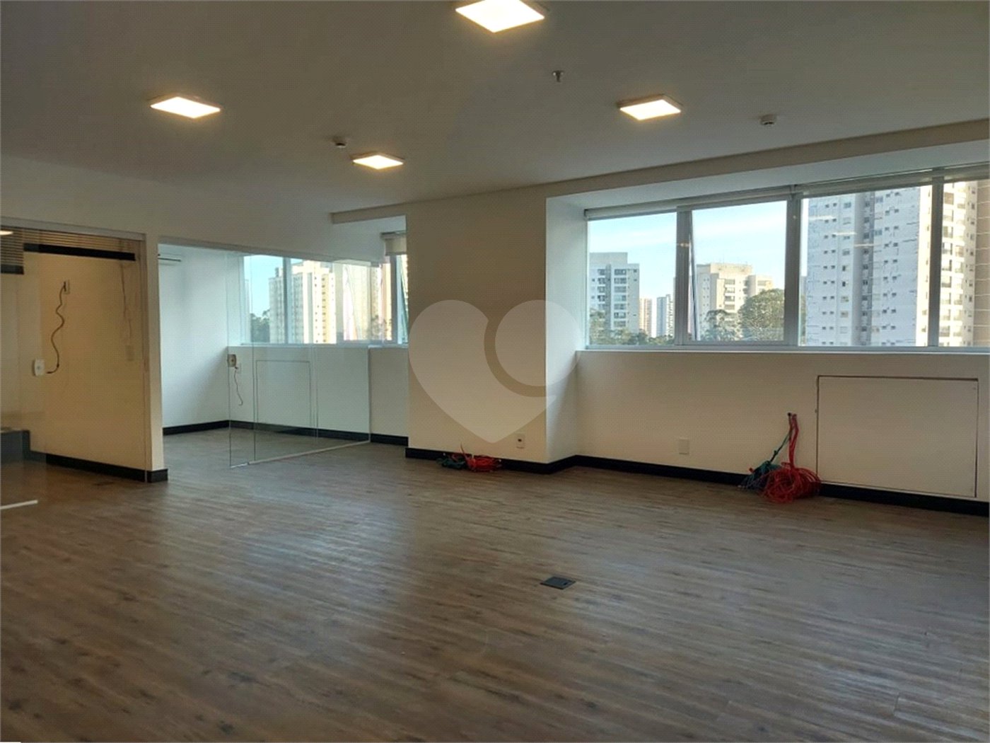Sala à venda em Jardim Caboré, São Paulo, SP
