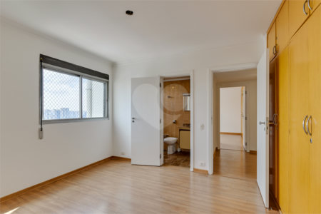 Apartamento à venda com 4 suítes em Campo Belo, São Paulo, SP