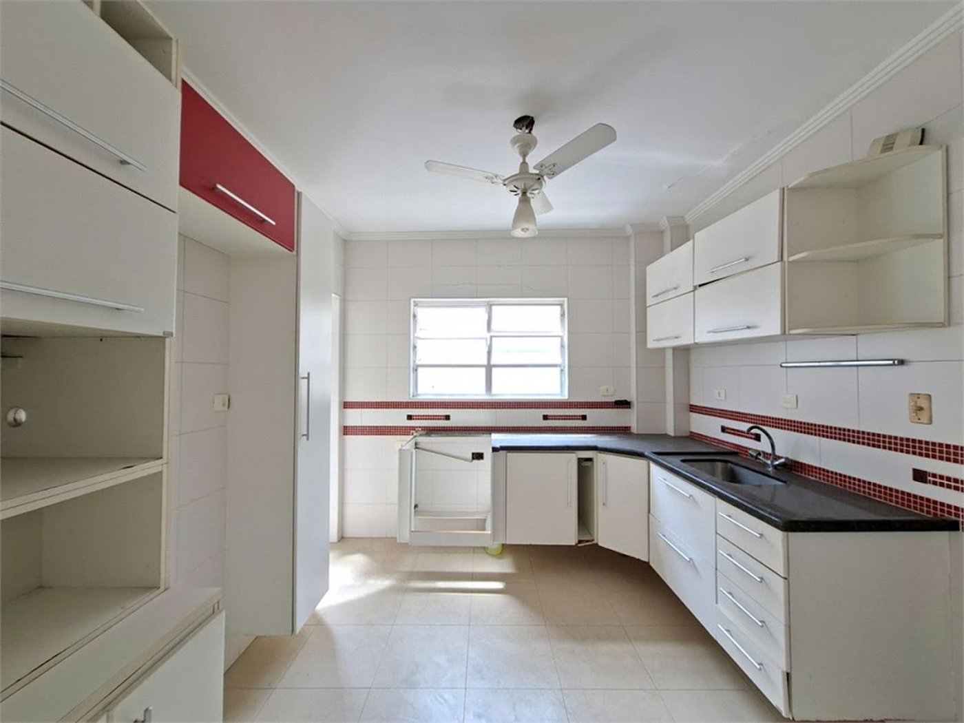 Apartamento Residencial à venda, Gonzaga, Santos - AP1410.